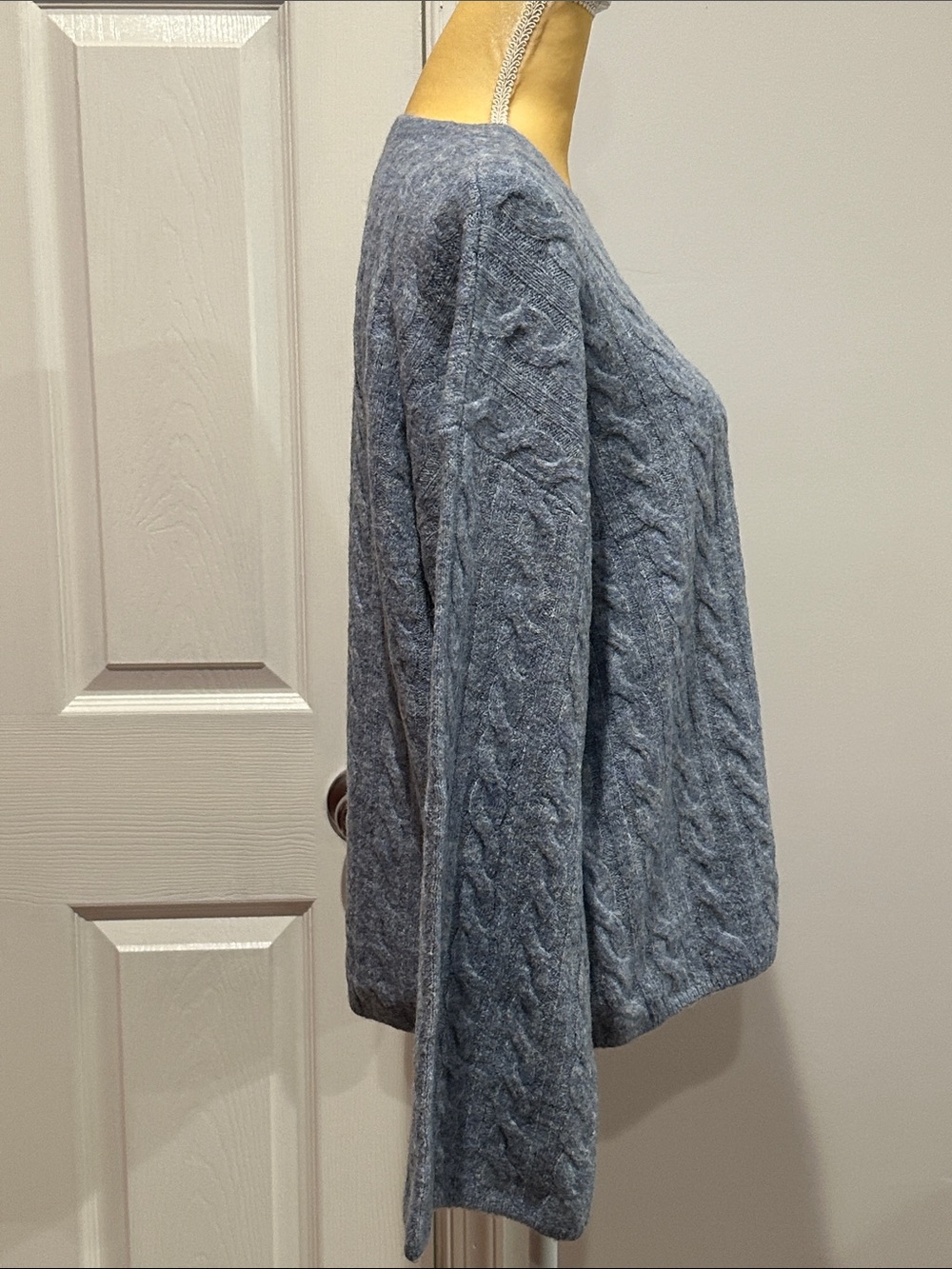 Heathered Wide Sleeve Cable Sweater Size M - Picture 5 of 8